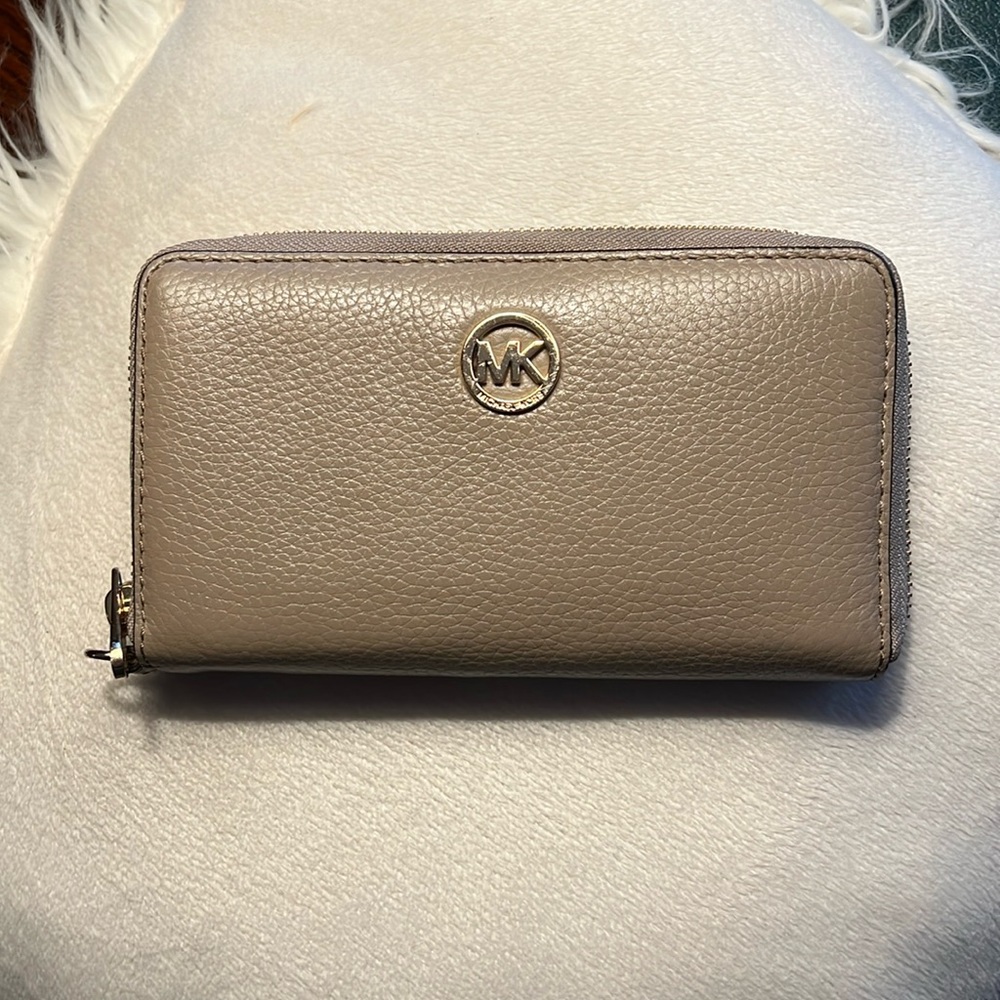Michael Kors taupe wallet
